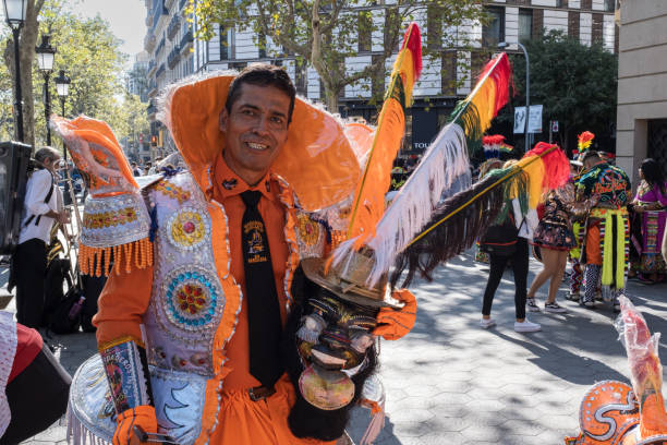 hombre posando con un traje tradicional de desfile de estilo hispano. - bolivian culture fotografías e imágenes de stock