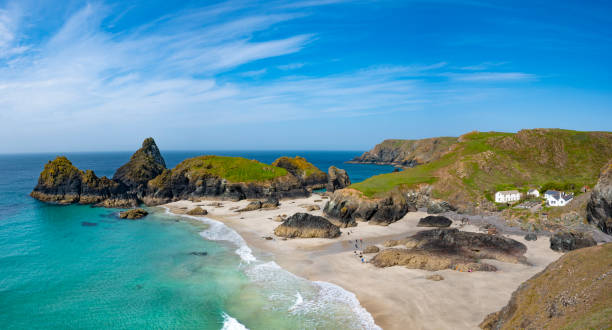 istock Kynance Cove and Beach near The Lizard Peninsula, Cornwall, England 1400606597