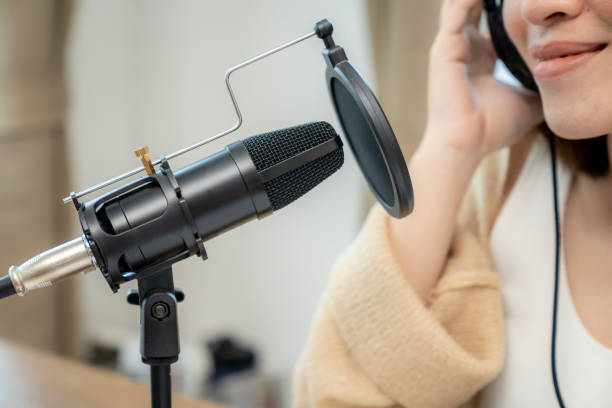 istock Female streaming audio podcast online at home 1400614797