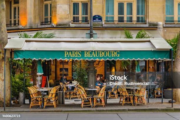 Facciata Esterna Del Ristorante Coffe Parigi Francia - Fotografie stock e altre immagini di Parigi
