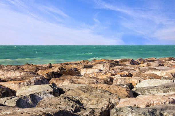 dubai stones sea front, united arab emirates. palma jumeirah - middle east recreational pursuit abu dhabi united arab emirates imagens e fotografias de stock