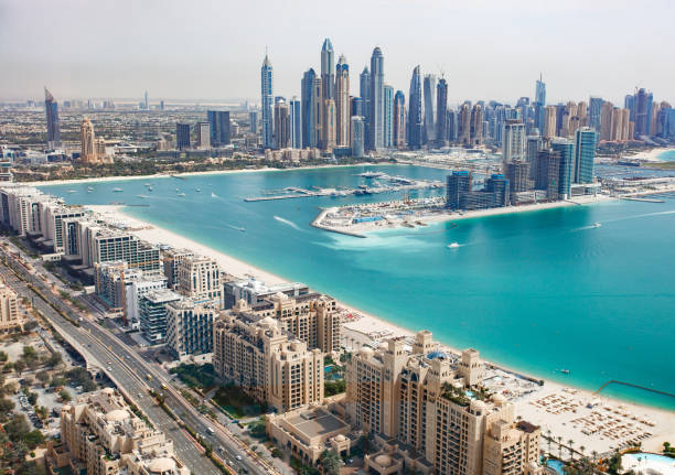 vista sui grattacieli dubai marina, princess tower, dubai international marine club. - dubai united arab emirates hotel luxury foto e immagini stock