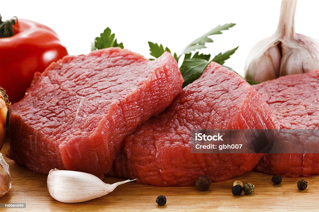 Frische rohe Rindfleisch auf Schneidebrett - Lizenzfrei Farbbild Stock-Foto