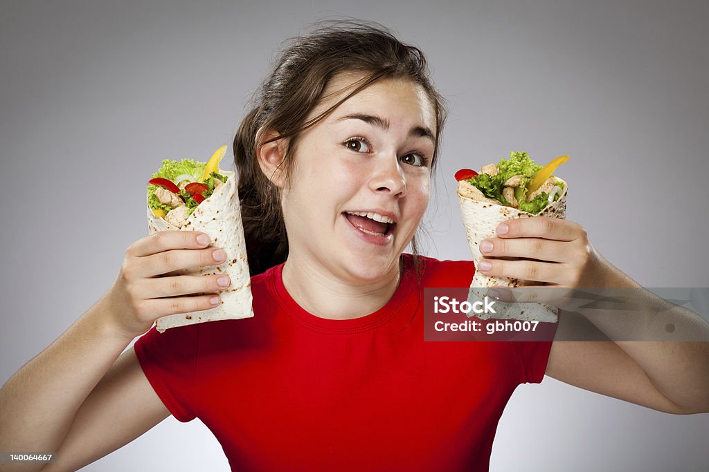 Ragazza mangiare Panini - Foto stock royalty-free di Burrito