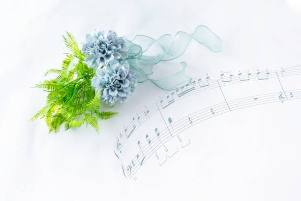 istock blue gray dahlia bouquet 1400651152