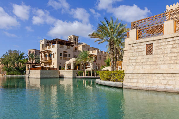 jumeirah resort hotels in dubai. - madinat jumeirah hotel imagens e fotografias de stock