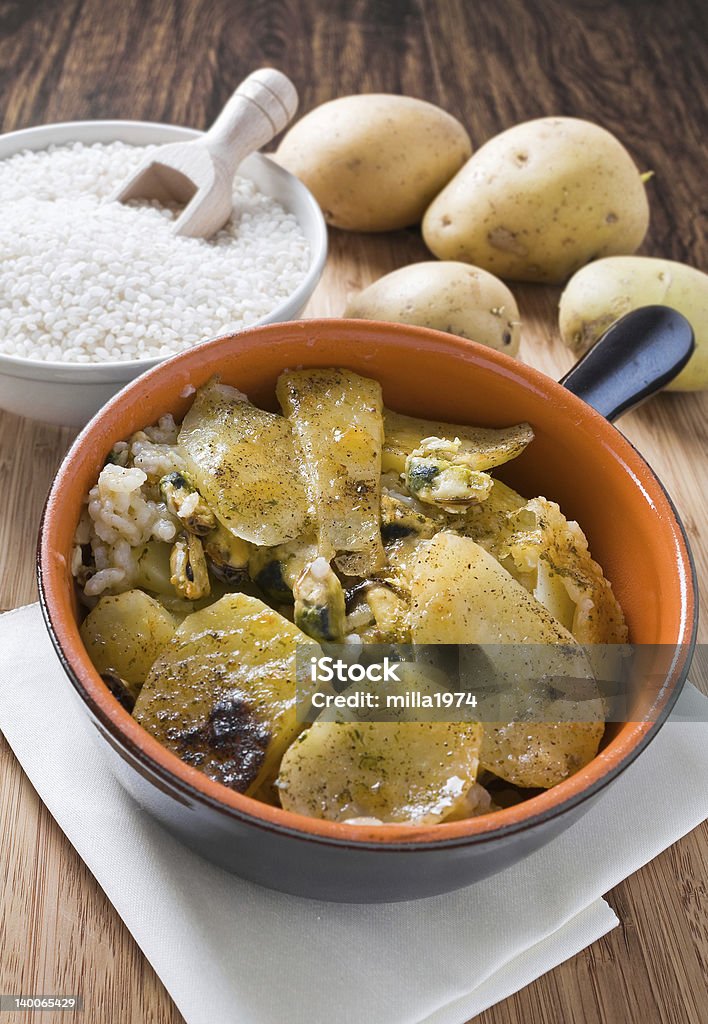 Tiella 감자, 쌀, 홍합. - 로열티 프리 쌀-곡초류 스톡 사진