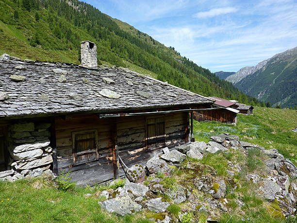 old de montagne - tirol north tirol hut austria photos et images de collection