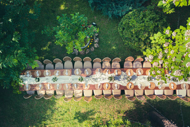 Big wedding dinner table in backyard view from above Big wedding dinner table in backyard view from above restaurant place setting dinner dinner party stock pictures, royalty-free photos & images