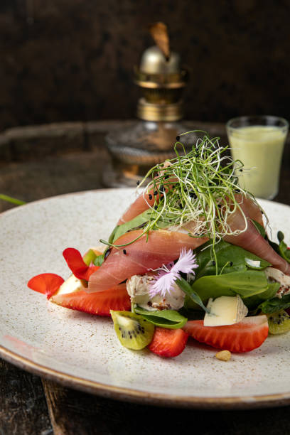 istock Salad with strawberries, parmesan and prosciutto. 1400678550