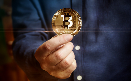 Bitcoin BTC criptomoneda moneda de oro 3d ilustración photo