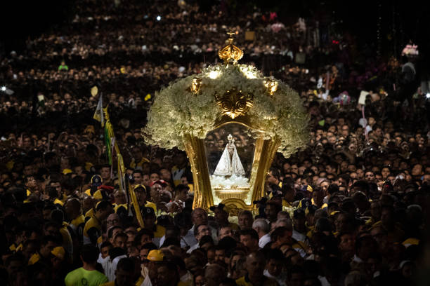 Berlinda and Crowd of people at Círio de Nazaré 2015 Crowd of people following the statue of Our Lady of Nazareth at Círio de Nazaré, the largest Marian procession in the world, which happens every October in Belém, Pará, Amazon, Brazil. October, 2015. cirio de nazare stock pictures, royalty-free photos & images