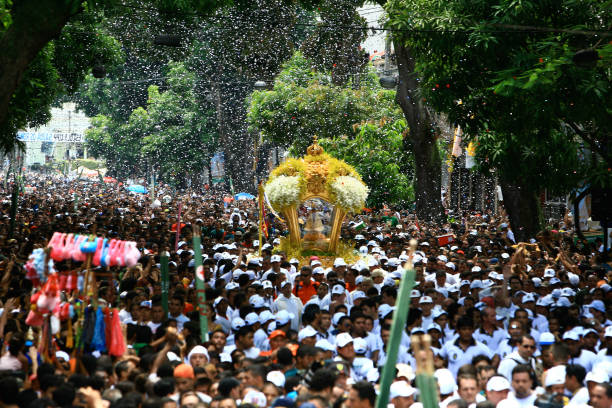 Círio de Nazaré 2008 Crowd of people following the statue of Our Lady of Nazareth at Círio de Nazaré, the largest Marian procession in the world, which happens every October in Belém, Pará, Amazon, Brazil. October, 2008. cirio de nazare stock pictures, royalty-free photos & images