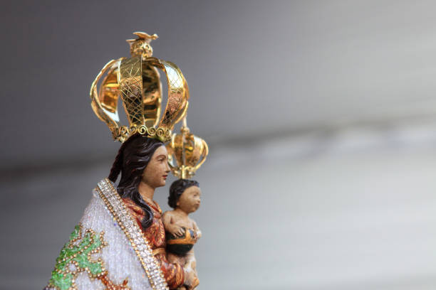 Our Lady of Nazareth at Círio de Nazaré 2010 Original statue of Our Lady of Nazareth at Círio de Nazaré, Marian procession that happens every October in Belém, Pará, Amazon, Brazil. 2010. cirio de nazare stock pictures, royalty-free photos & images