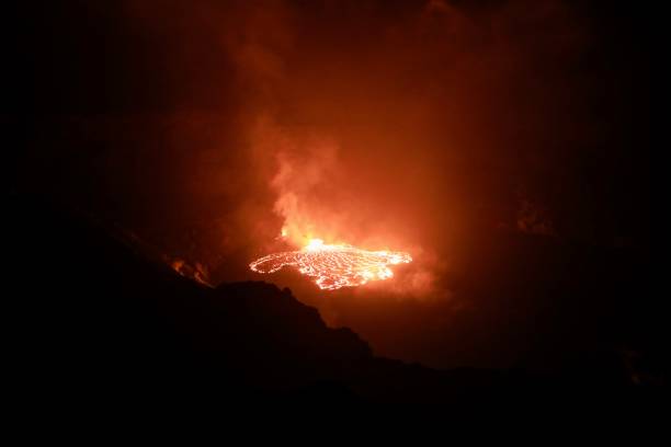 istock Glowing Lava of Kilauea Volcano 1400700992