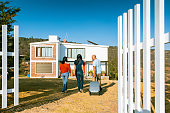 freundinnen-kommen-in-der-ferienwohnung-an.jpg?b=1&s=170x170&k=20&c=70JZ40S1D42HSVA0wJb1V629zBbhVrH5A-dMJkEYD4Y=