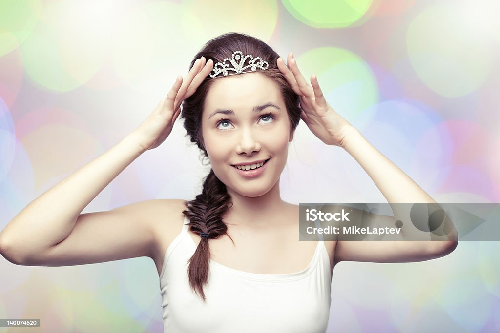 Ragazza in un diadema - Foto stock royalty-free di Diadema - Copricapo