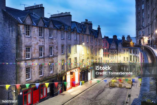 Edinburgh Uk Mai 13 2022 Victoria Street At Night Built Between 182934 As Part Of A Series Of Improvements To The Old Town With The Aim Of Improving Access Around The City Stock Photo - Download Image Now