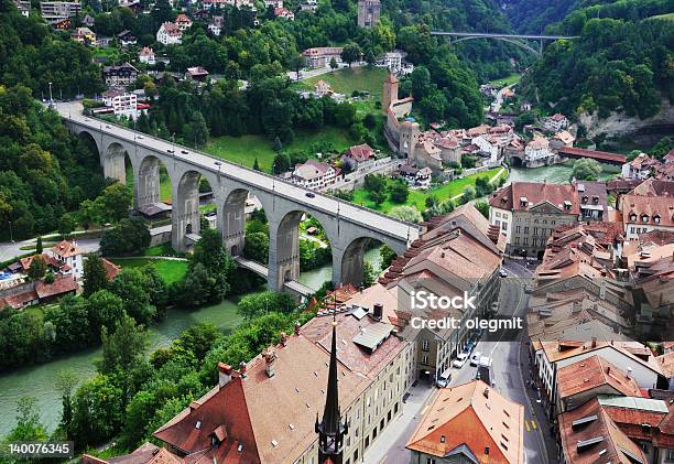 Photo libre de droit de Vue De Dessus De Fribourg banque d'images et plus d'images libres de droit de Architecture - Architecture, Bâtiment vu de l'extérieur, Canton de Fribourg