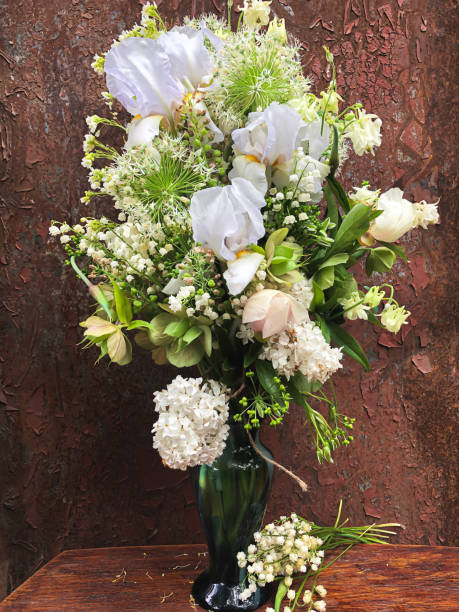 istock Romantic bouquets of spring flowers 1400790821