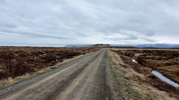 istock Road to the horizon. 1400797103