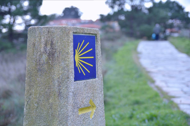 istock Shell in a milestone towards Finisterre. 1400797592
