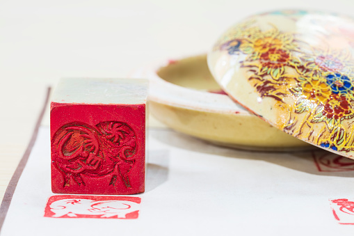 Chinese stone seal, China's traditional arts and crafts, Chinese craftsman carving a stone seal