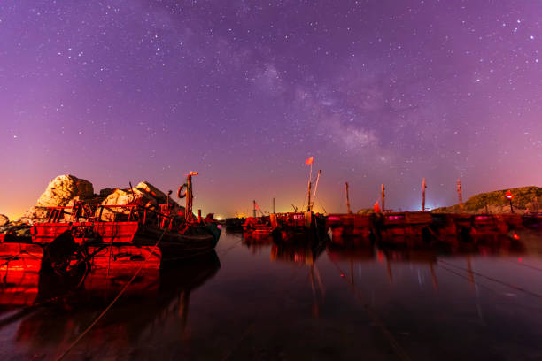 istock sea at night and beautiful Milky Way 1400798042