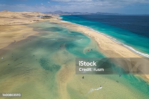 istock Aerial view of Kitesurfers on Playa de la Barca and Playa de Sotavento de Jandia, Fuerteventura, Canary islands, Spain 1400803593