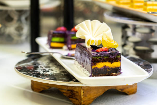 torte al cioccolato su un piatto nel minibar di un hotel - cake multi colored layered photography foto e immagini stock