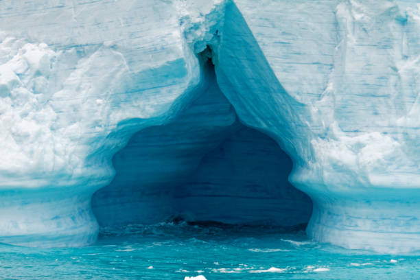 istock Antartica - Tabular Iceberg in Bransfield Strait 1400833921