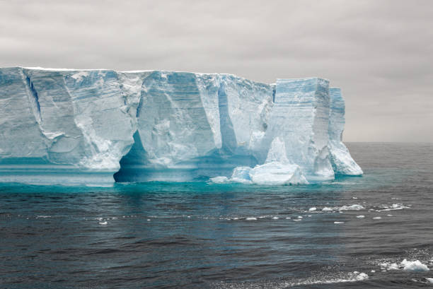 istock Antartica - Tabular Iceberg in Bransfield Strait 1400833956