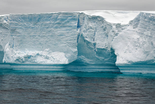 istock Antartica - Tabular Iceberg in Bransfield Strait 1400833957