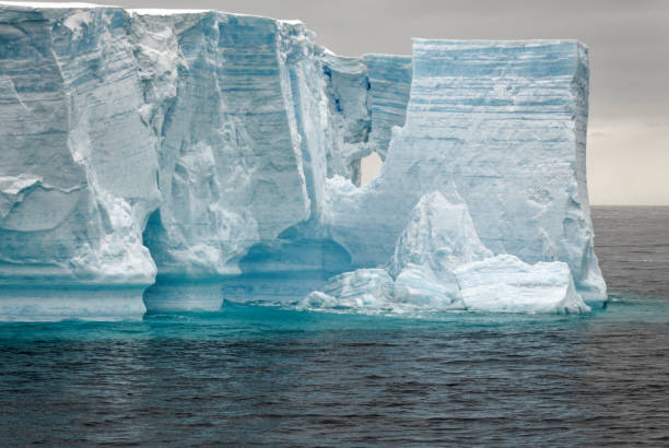 istock Antartica - Tabular Iceberg in Bransfield Strait 1400833960