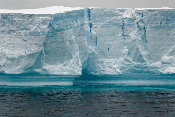 istock Antartica - Tabular Iceberg in Bransfield Strait 1400833964