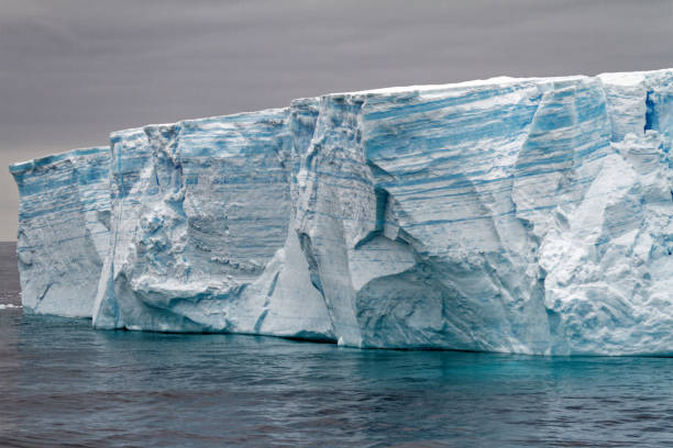 istock Antartica - Tabular Iceberg in Bransfield Strait 1400834096