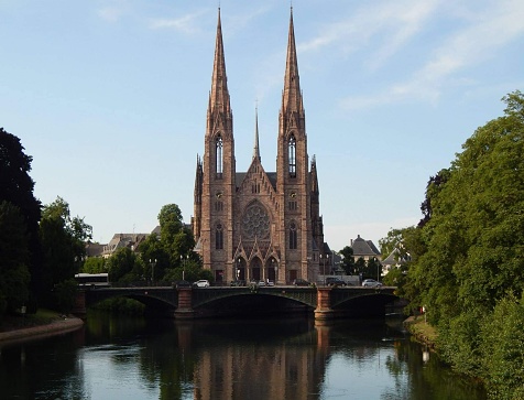 La catedral de Notre-Dame de Estrasburgo está situada en el centro histórico de esta ciudad francesa, declarado Patrimonio Unesco de la Humanidad en 1988, photo