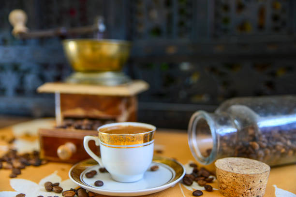 turkish coffee and old manual coffee grinder with roasted coffee beans - old fashioned horizontal black coffee cup imagens e fotografias de stock