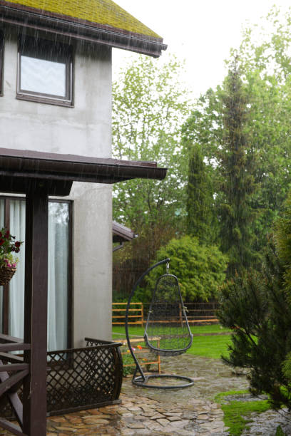 istock downpour in the garden 1400848568