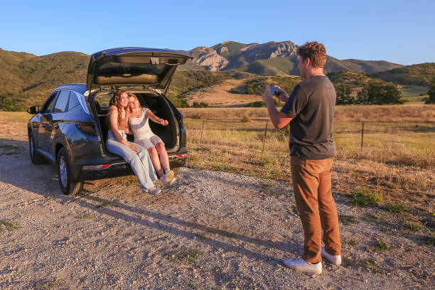 istock Guy taking photo of girlfriends 1400863267