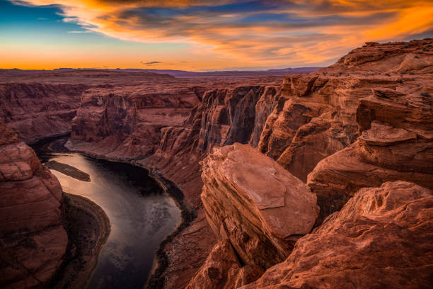 curva a ferro di cavallo - grand canyon foto e immagini stock