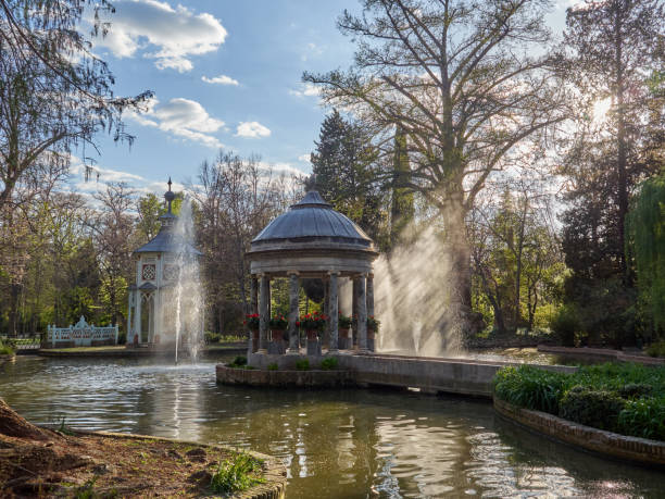 istock Chinescos pond in Aranjuez gardens, Madrid, Spain 1400864169