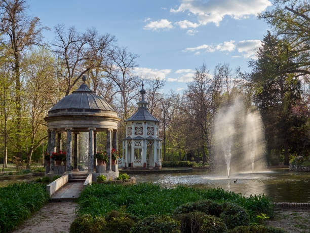 istock Chinescos pond in Aranjuez gardens, Madrid, Spain 1400864170
