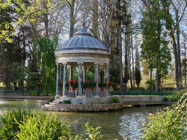 istock Chinescos pond in Aranjuez gardens, Madrid, Spain 1400864173