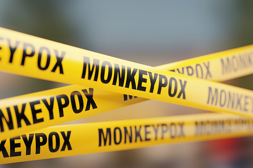 Barrera de cinta Monkeypox frente a un fondo desenfocado photo