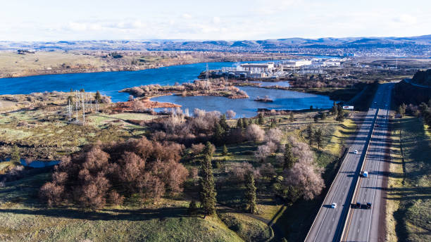 istock Columbia River - Oregon and Washington 1400938666