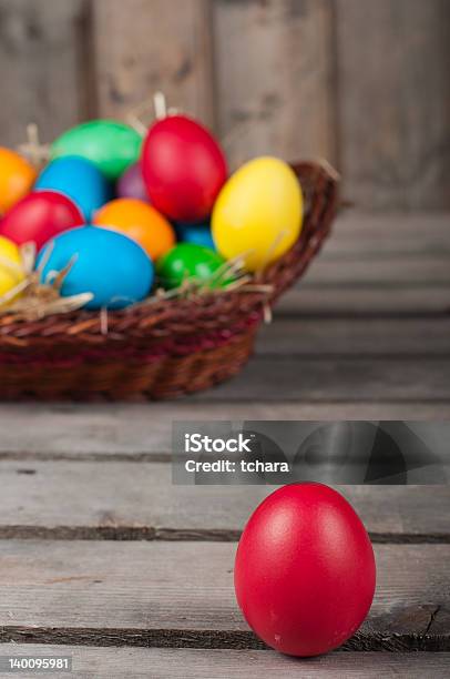 Huevos De Pascua Foto de stock y más banco de imágenes de Abril - Abril, Alimento, Amarillo - Color