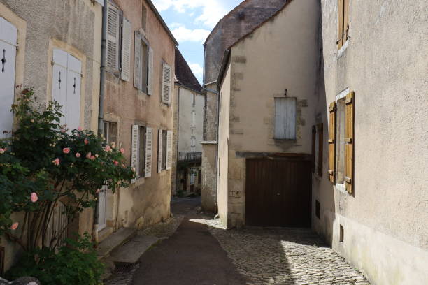 istock Flavigny sur Ozerain - Typical street 1400962730