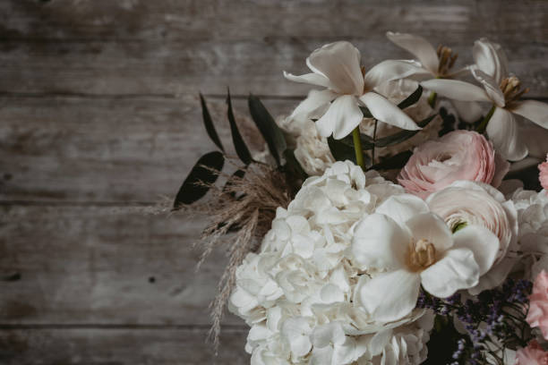 istock Beautiful bouquet of flowers 1400975396