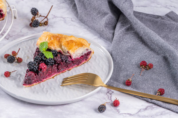 istock Sliced blackberries pie. Pie in summer with fresh picked wild blackberries. 1400984895